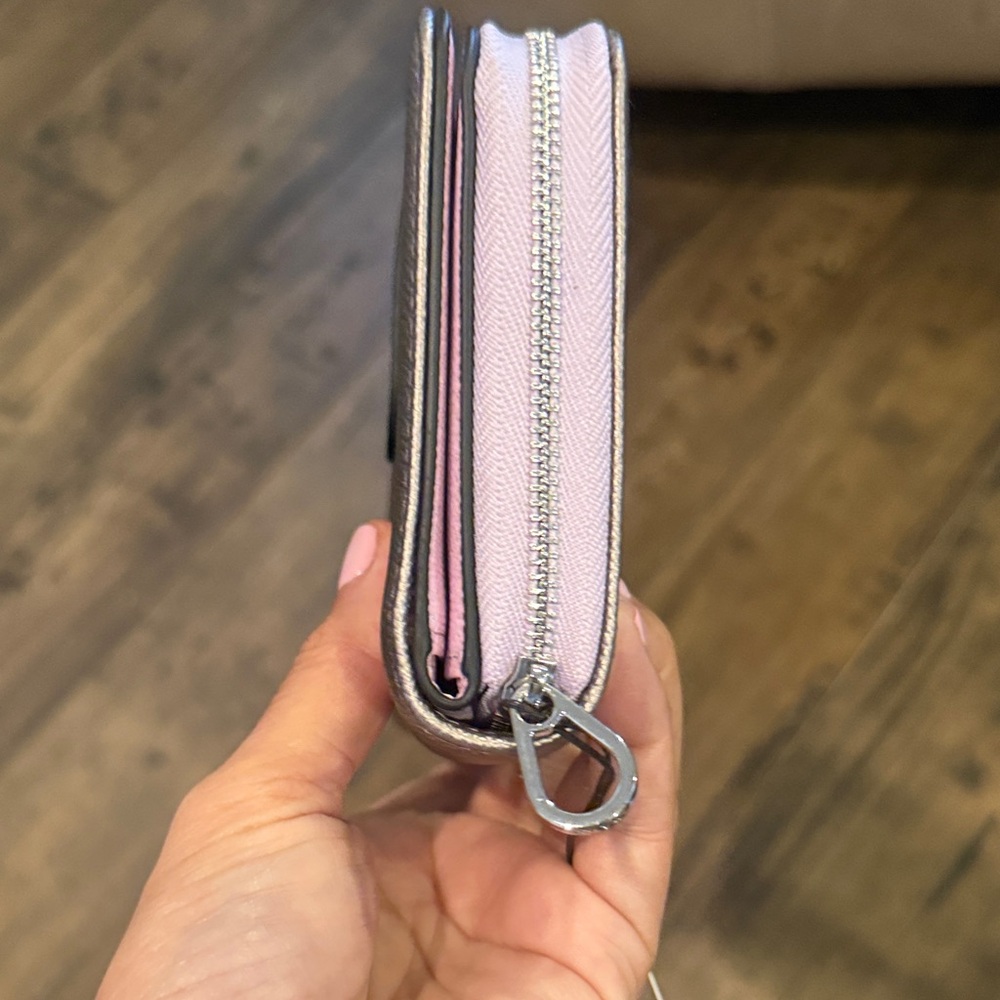 TOUS Metallic Rose Zip-Around Wallet - Picture 6 of 9